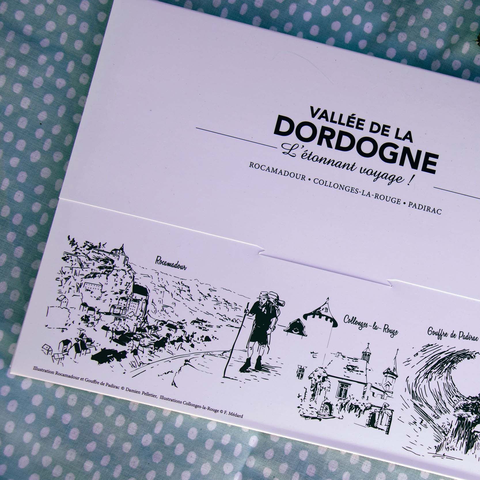 Enveloppe personnalisée Office de Tourisme Vallée de la Dordogne © Cécile Asquier